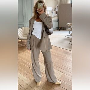 Djerf Avenue Favorite Pants Oat